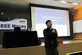 Prof. Lee presents his topic 1