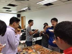 Participants discussed with the guest during intermission refreshment