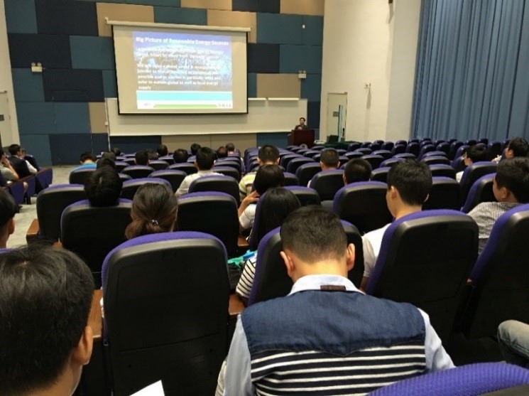 Prof. Xiao-Ping Zhang presents his topic